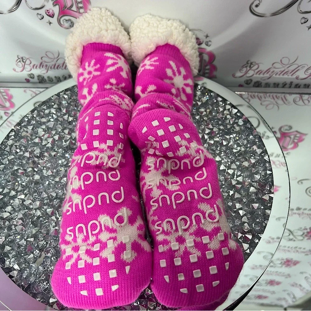 Pudas slippers socks Sherpa fleece neon pink winter pattern snowflakes grippy
